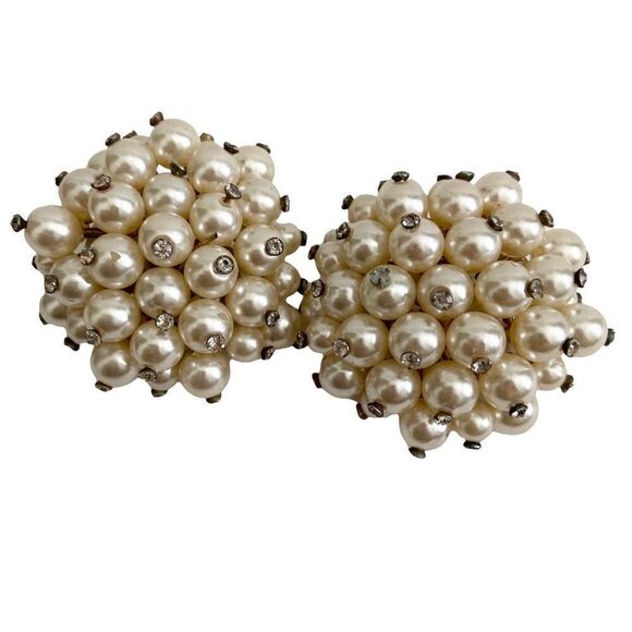 Unmarked Jewelry - Vintage Style Classic Pearl Cluster  Clip Earrings